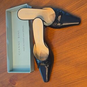 Gianni Bini womens kitten heel shoes. Black leather. Size 8. 2 inch high heel.